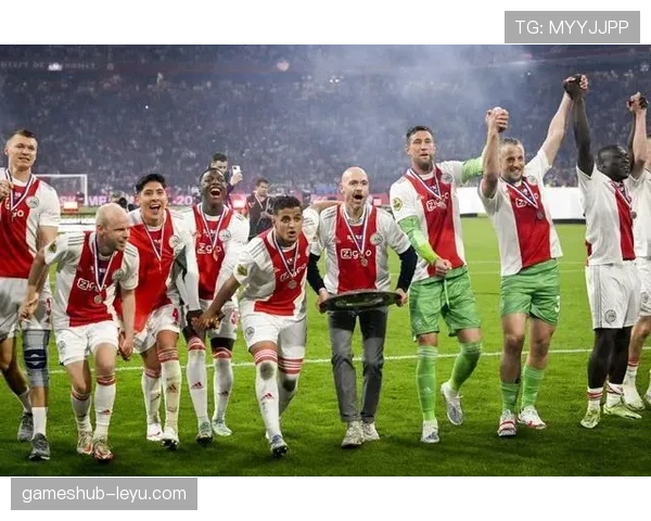 阿贾克斯战术革新激发青春风暴,年轻球员闪耀赛场点燃重建希望 阿贾克斯战术革新激发青春风暴,年轻球员闪耀赛场点燃重建希望