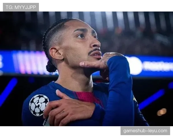 拉菲尼亚场上像疯子，社媒像豪宅展厅，谁还敢说球员生活普通？